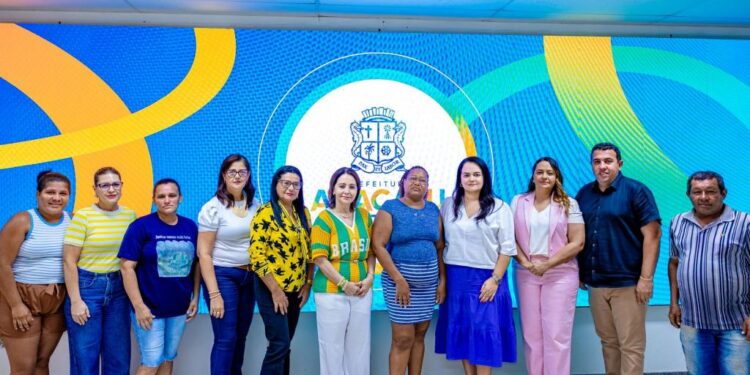 Prefeita Emília Corrêa recebe moradores do Santa Maria e ouve demandas da comunidade