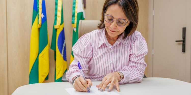 Prefeita Emília anuncia ponto facultativo dia 20 e antecipação da folha de abril para esta sexta, 17