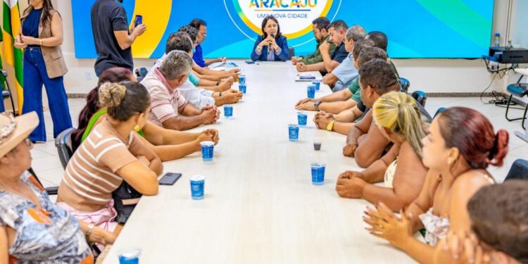 Prefeia Emília Corrêa se reúne com permissionários dos mercados atuam nos mercados centrais