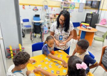 Prefeitura leva acompanhamento especializado a alunos com TEA em escolas da rede municipal