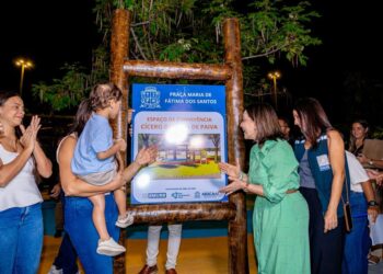 Prefeita Emília Corrêa entrega obras de infraestrutura e nova praça no bairro Aruana