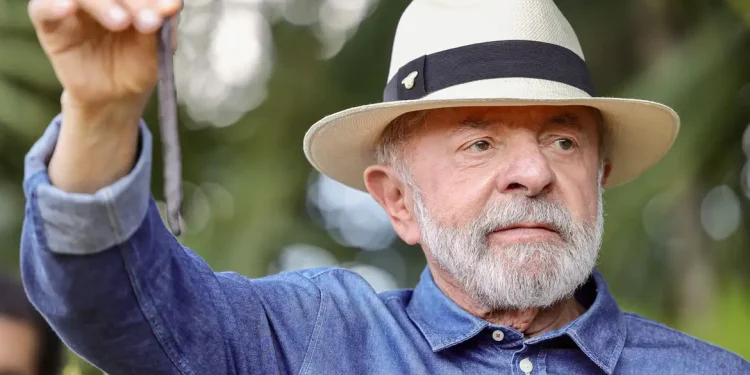 Lula vai a SP para tirar excesso de pele na cabeça e tratar tendinite