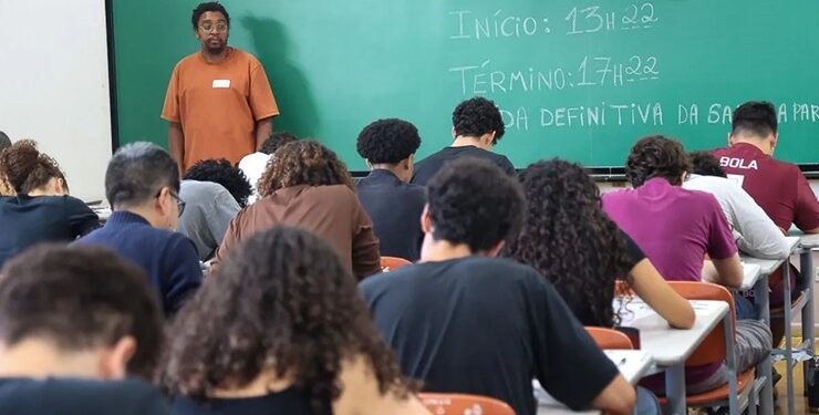 MEC lança pesquisa sobre perfil socioeconômico de estudantes universitários