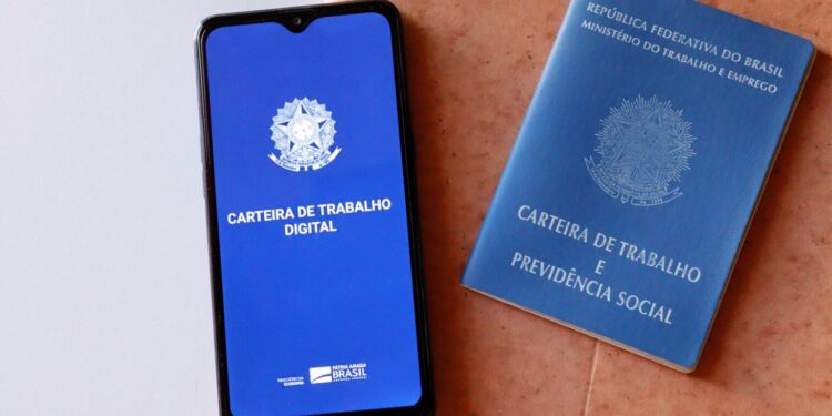 Brasil criou 228,2 mil postos de emprego formal em março