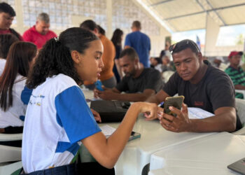 Governo de Sergipe atende mais de 300 pessoas no Mutirão do Emprego na Barra dos Coqueiros
