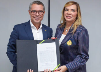 Governador Fábio transmite interinamente cargo à presidente do TJSE