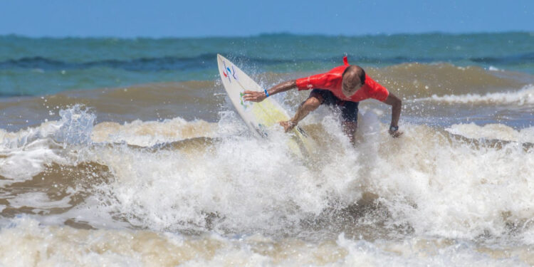 Surf Brasil Master 2026 movimenta esporte e turismo em Sergipe