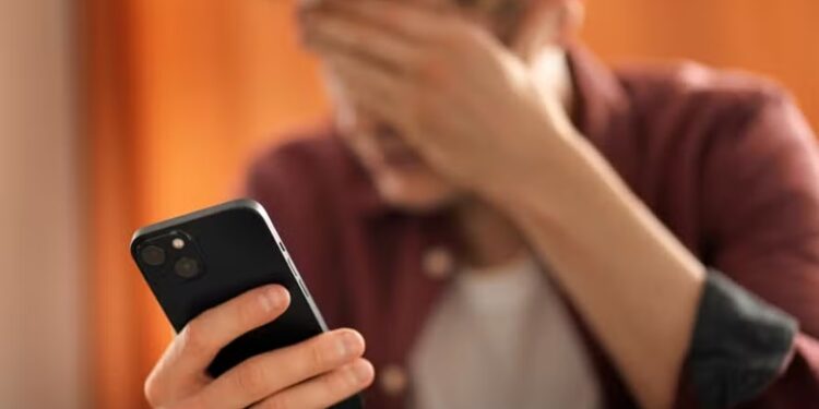 Brasil registrou mais de 180 mensagens de golpe por minuto nas redes sociais em 2025, revela Serasa Experian