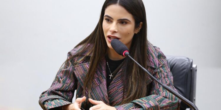 PEC da escala 6×1 avança e deputada Yandra Moura afirma que medida reflete vontade do trabalhador