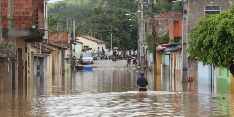 Senado aprova maior rigor em planos contra enchentes e deslizamentos