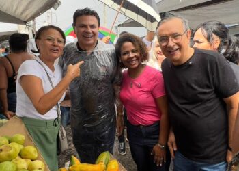 Dra. Clécia Carvalho mostra força política ao reunir multidão na feira do João Alves