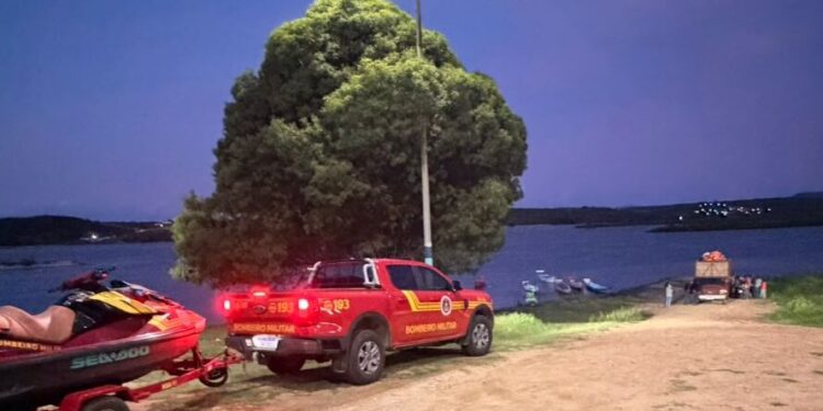 Bombeiros iniciam buscas por um jovem desaparecido após afogamento no Rio São Francisco em Gararu