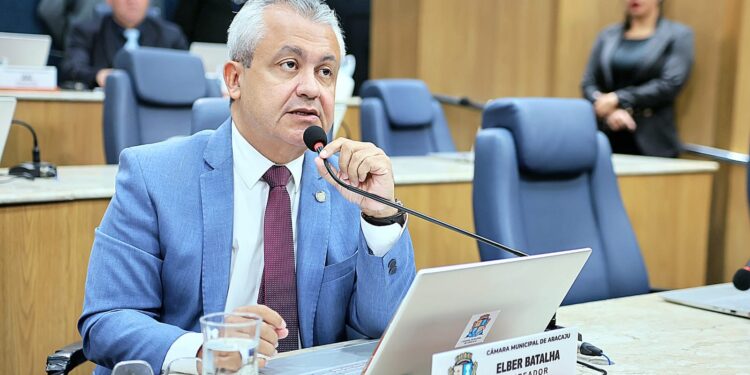 Requerimento de autoria de Elber que cobra informações sobre permissões e concessões de espaços públicos da capital é aprovado
