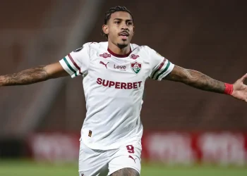Fluminense arranca empate na Argentina e continua vivo na Libertadores