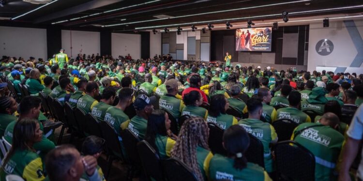 Deputado federal Thiago de Joaldo reúne garis e reforça apoio ao piso salarial de R$ 3 mil