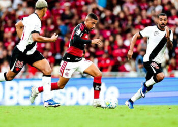 Fla vacila, empata com o Vasco no último lance e perde chance de encostar no Palmeiras no Brasileiro