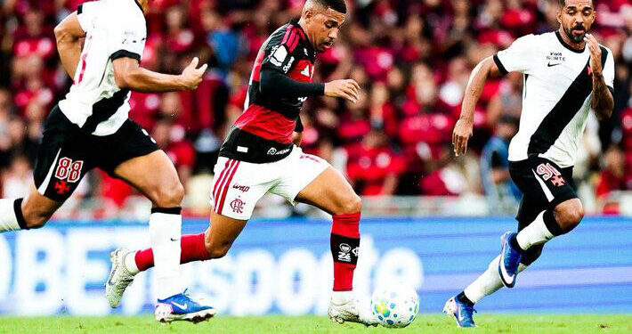 Fla vacila, empata com o Vasco no último lance e perde chance de encostar no Palmeiras no Brasileiro