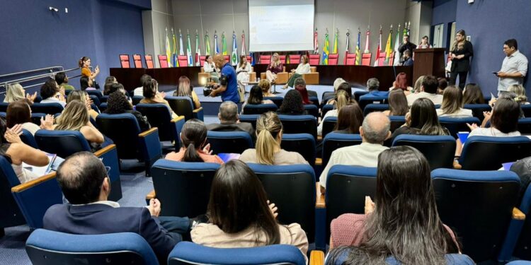 Municípios sergipanos discutem fortalecimento da rede de proteção às mulheres em encontro promovido pela FAMES, MP/SE e TJ/SE