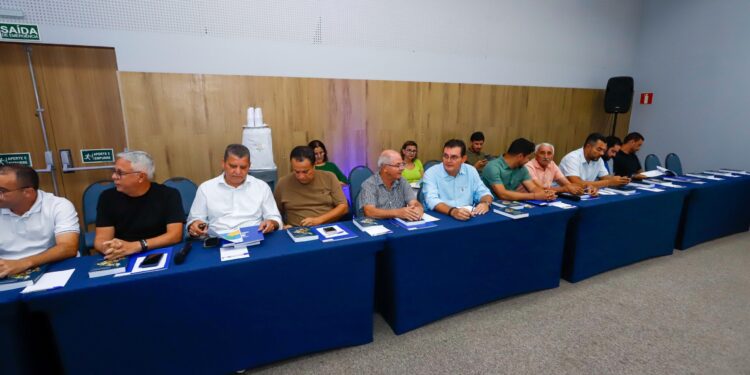 Prefeitos de 67 municípios sergipanos reforçam apoio a governador Fábio Mitidieri
