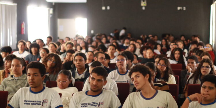 Mais de 700 estudantes participam de sessões de cinema em escolas públicas de Sergipe