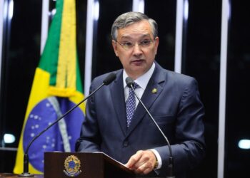 Imprensa nacional destaca Eduardo Amorim como o último “Melhor Senador do Brasil” com nota 10