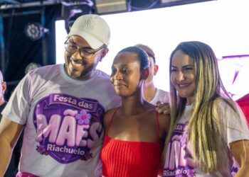 Festa das Mães reúne milhares de pessoas em grande celebração promovida pela Prefeitura de Riachuelo