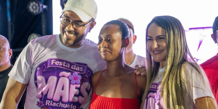 Festa das Mães reúne milhares de pessoas em grande celebração promovida pela Prefeitura de Riachuelo