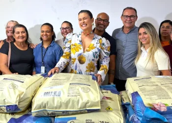 Zezinho Sobral participa da primeira entrega de rações do Programa Estadual de Proteção Animal