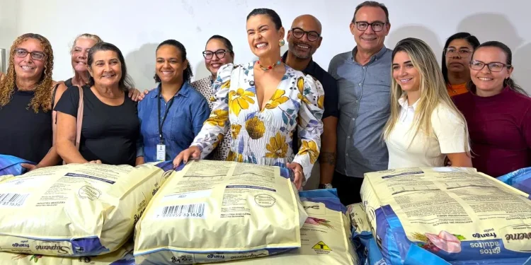 Zezinho Sobral participa da primeira entrega de rações do Programa Estadual de Proteção Animal
