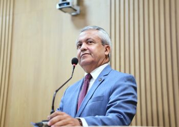 Elber repudia negociação entre Flávio Bolsonaro e Vorcaro após áudio divulgado 