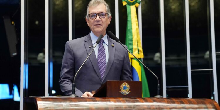 Senador Laércio Oliveira relembra início da carreira em homenagem à contabilidade