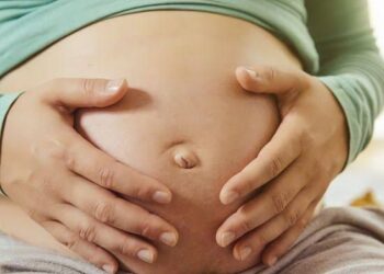 Mãe após os 40: especialista lista cuidados com a saúde para quem escolhe adiar a maternidade