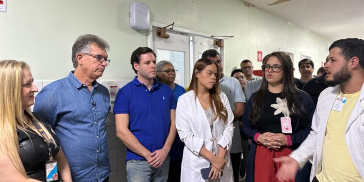 Deputado Rodrigo Valadares e senador Laércio Oliveira entregam novos equipamentos ao Hospital São José, em Aracaju