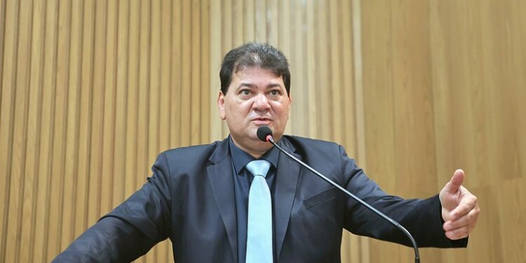 Reivindicação de Miltinho Dantas à Emsurb para solucionar problema de cobertura em bares do Mercado Central é atendida