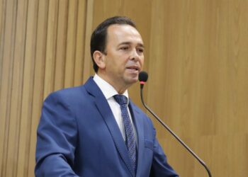 Fábio Meireles (PDT) cobra conserto da ponte que liga os bairros Santa Maria, Orlando Dantas e Marivan