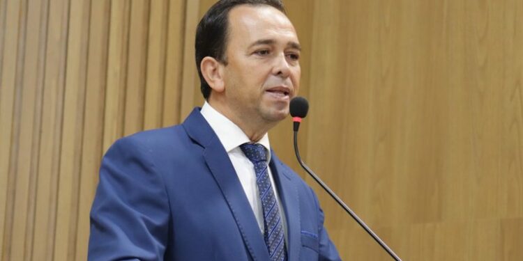 Fábio Meireles (PDT) cobra conserto da ponte que liga os bairros Santa Maria, Orlando Dantas e Marivan