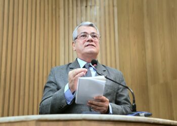 Iran Barbosa destaca dados sobre a crise na saúde mental entre adolescentes brasileiros