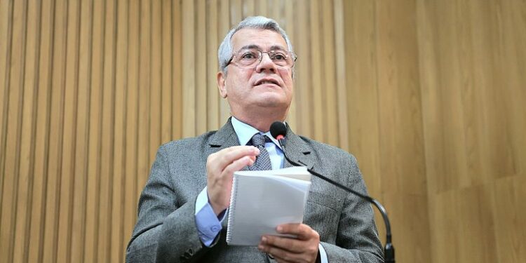 Iran Barbosa destaca dados sobre a crise na saúde mental entre adolescentes brasileiros