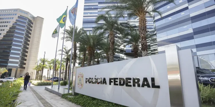 PF: pai de Vorcaro liderava A Turma, milícia pessoal do banqueiro