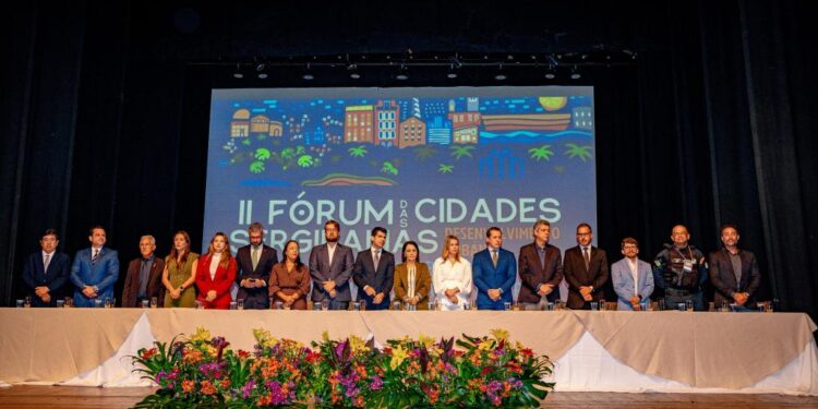 Prefeita Emília participa do II Fórum das Cidades e enfatiza importância do Plano Diretor