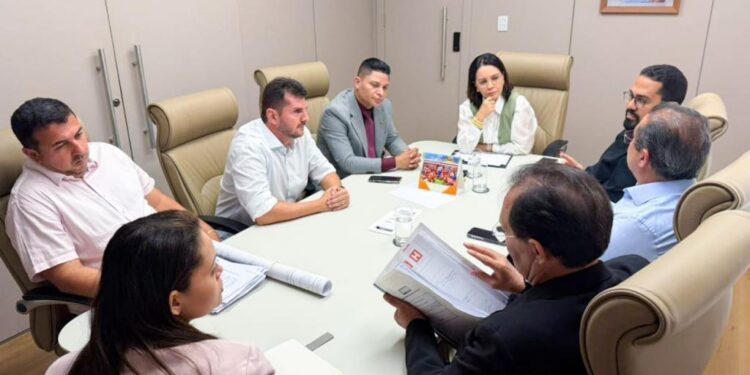Prefeita Emília Corrêa recebe vereador Soneca e alinham demandas sobre o bairro Olaria