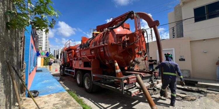 Mutirão de drenagem soluciona problemas históricos da Travessa Praia Formosa, na 13 de Julho