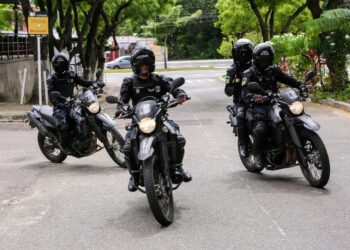 Polícia Militar prende motociclista por direção perigosa no Bairro Industrial