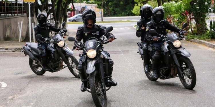 Polícia Militar prende motociclista por direção perigosa no Bairro Industrial