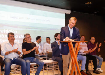 Governador Fábio Mitidieri cria política estadual de turismo para Sergipe