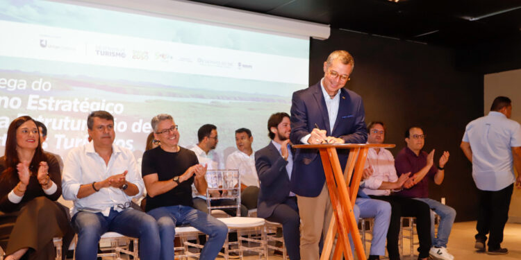 Governador Fábio Mitidieri cria política estadual de turismo para Sergipe