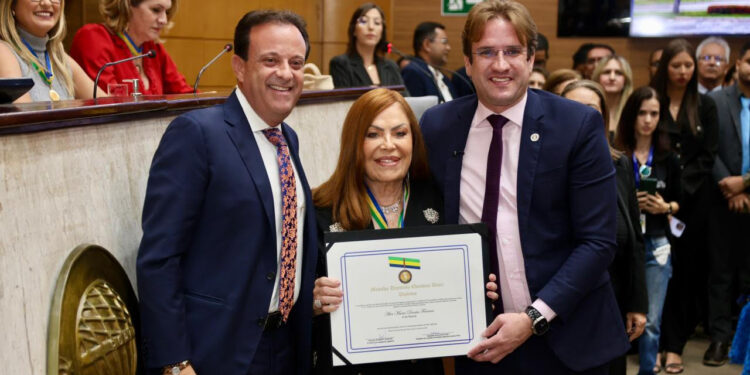 Ex-deputada Lila Moura recebe  Medalha Quintina Diniz na Alese